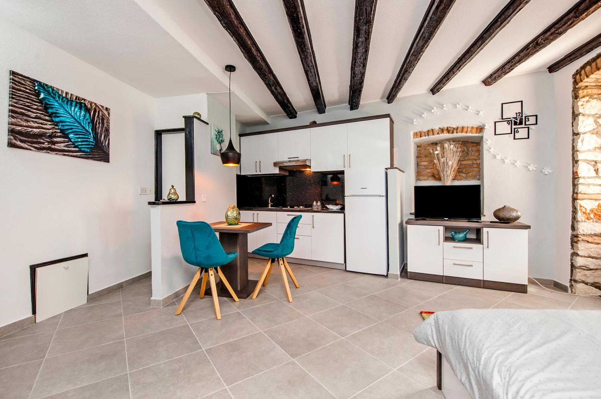 Apartman Tereza โรวีน ภายนอก รูปภาพ